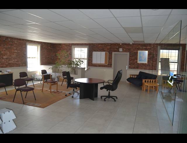 650M² WAREHOUSE FOR SALE IN KILLARNEY GARDENS